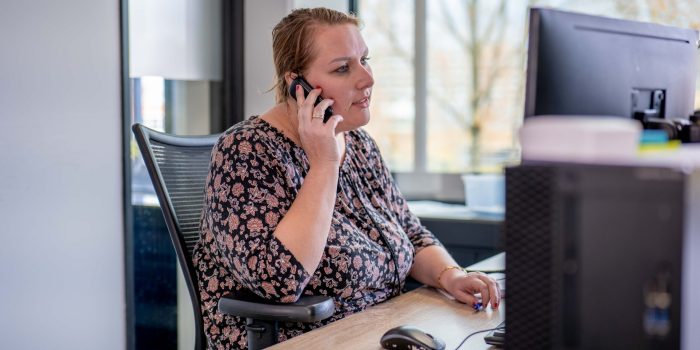 Contact persoon neemt op voor alarmering