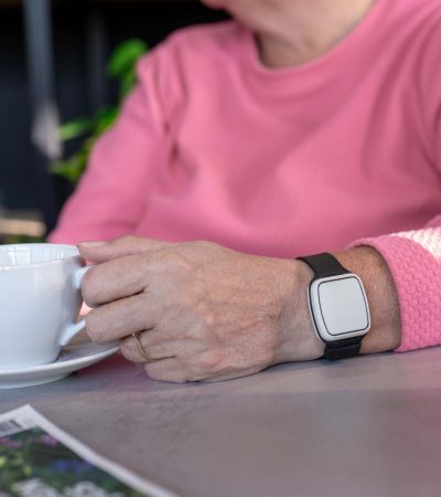personenalamering alarmknop als horloge